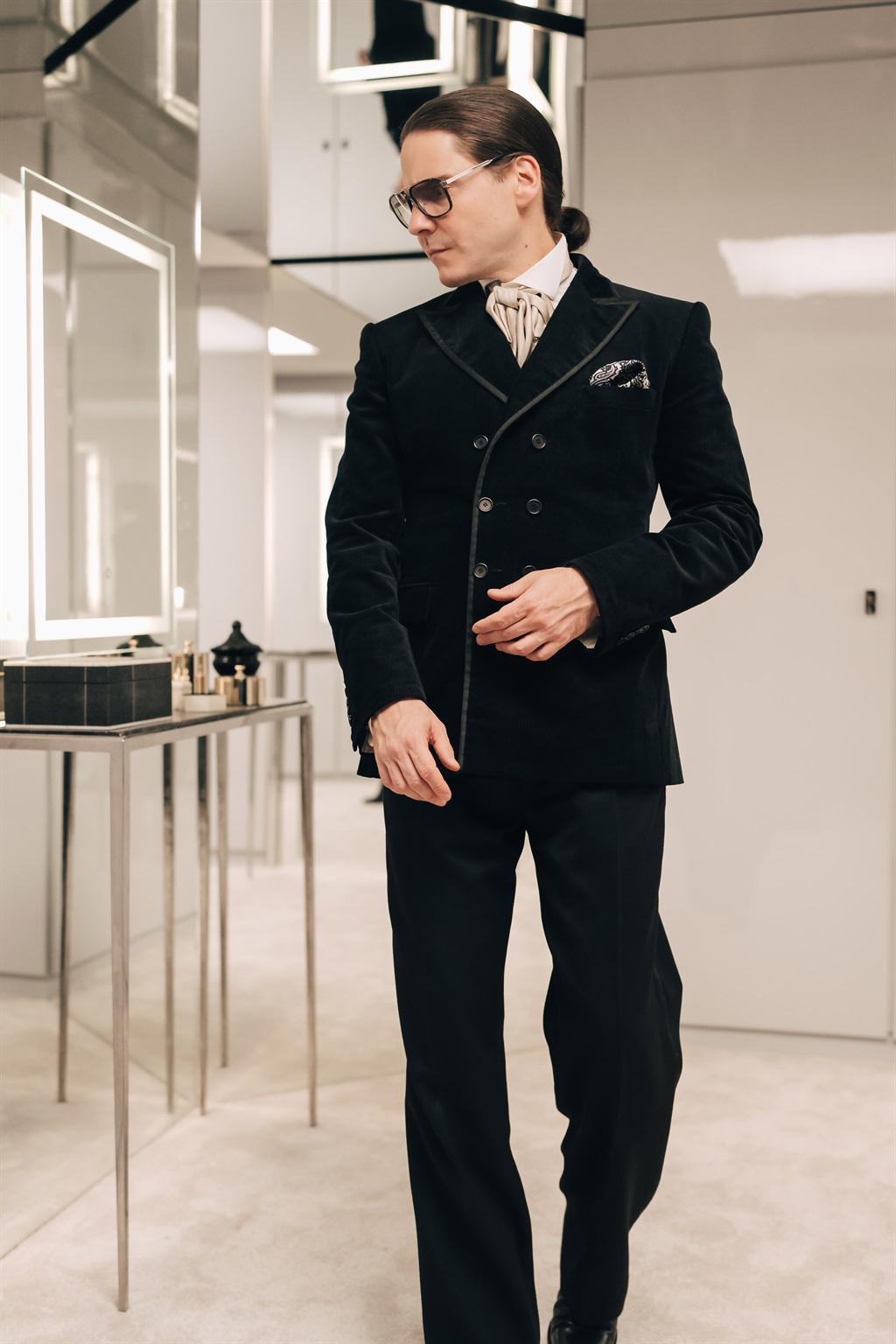 Daniel Bruhl u Becoming Karl Lagerfeld (Ljubaznošću 
