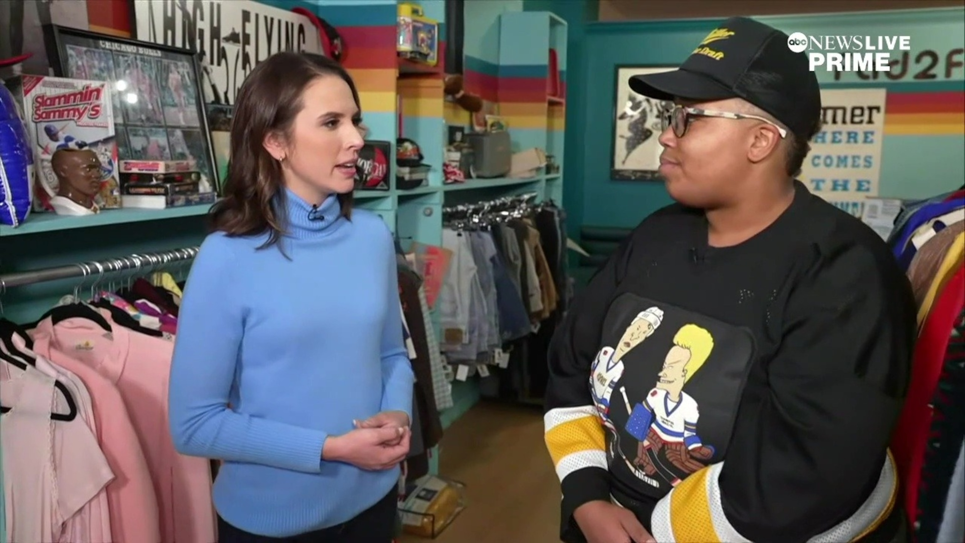 FOTO: Vlasnica male tvrtke Alexandria Jones razgovara s Elizabeth Schulze iz ABC Newsa.